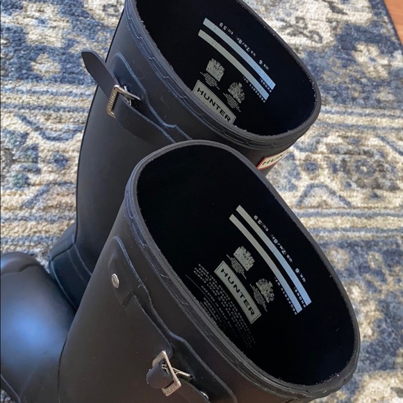 Tall black hunter rain boots - Picture 4 of 5